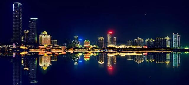 南昌跨年去哪嗨?浪漫燈光秀,絢爛煙花宴,你想要的這里都有